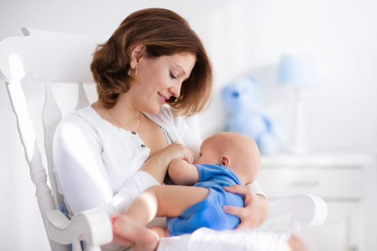 10 Celebs Who Don’t Care About “What People Say” When It Comes to Breastfeeding