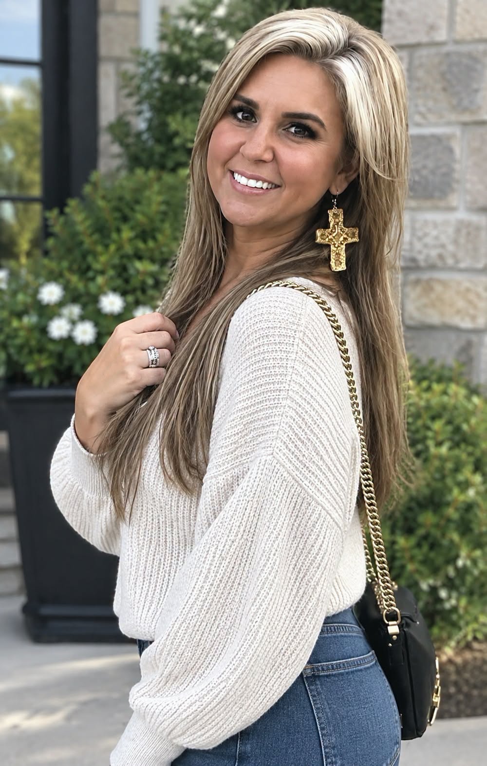 Brandi Passante’s SummerSummer fashion has a way of attracting attention. From relaxed vacation outfits to beachwear and outdoor-event looks Style Sparks a Conversation About Confidence and Personal Expression